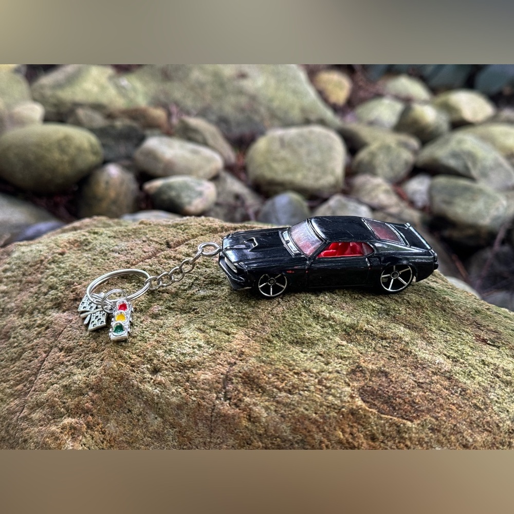 Hot Wheels 69 Mustang Toy Car Keychain